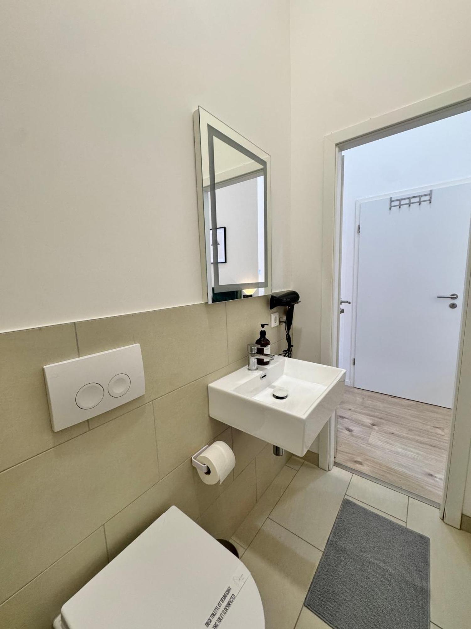 Heaven Homes - Doppelzimmer Mit Eigenem Bad Düsseldorf Exterior foto